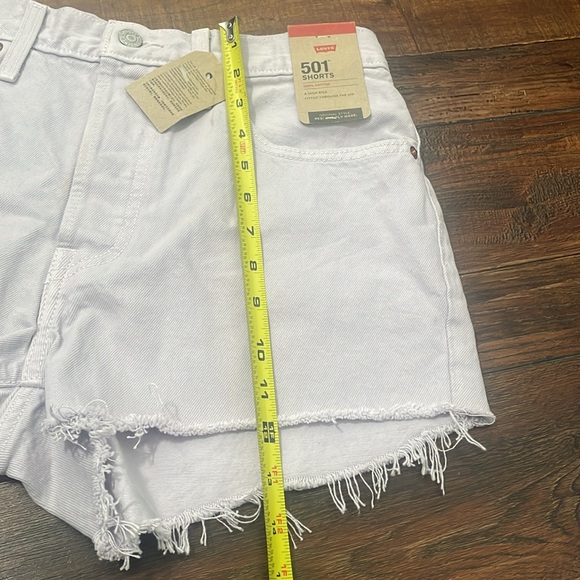 Women Levi Shorts - Picture 6 of 6